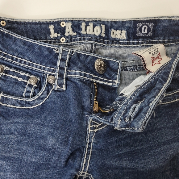 L.A . Idol embroidered capris size 0 - Picture 3 of 14